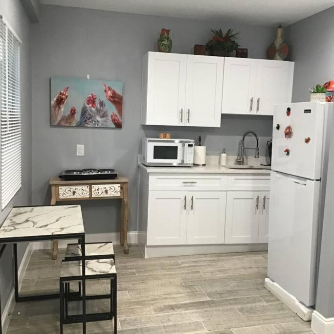 Redone Private Guesthouse Suite With Community Pool 키시미 외부 사진