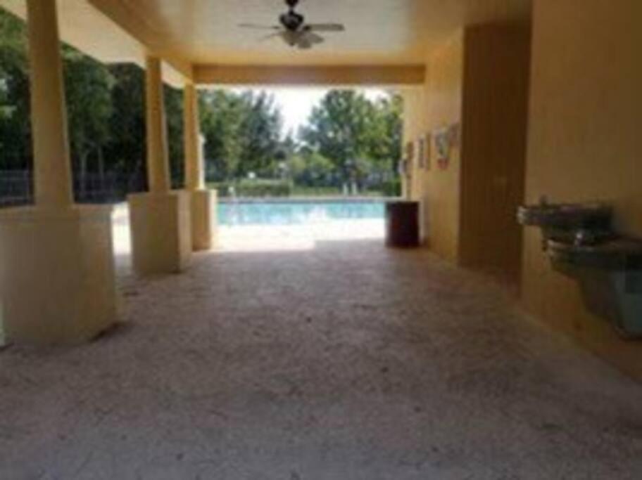 Redone Private Guesthouse Suite With Community Pool 키시미 외부 사진