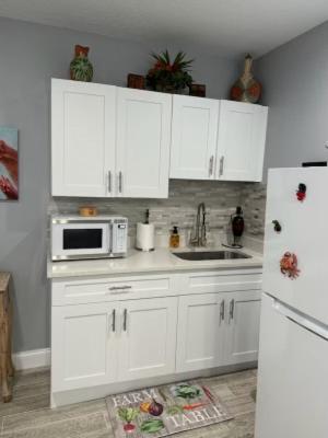Redone Private Guesthouse Suite With Community Pool 키시미 외부 사진